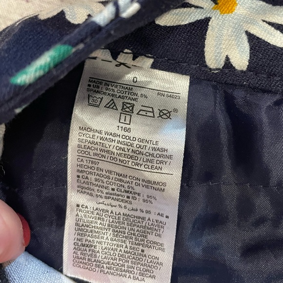 Old navy pixie ankle navy blue daisy print pants - Picture 4 of 5